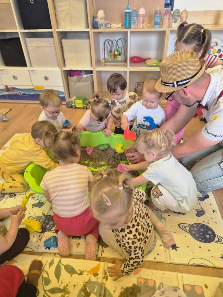 animacje dla dzieci w żłobku - piasek kinetyczny