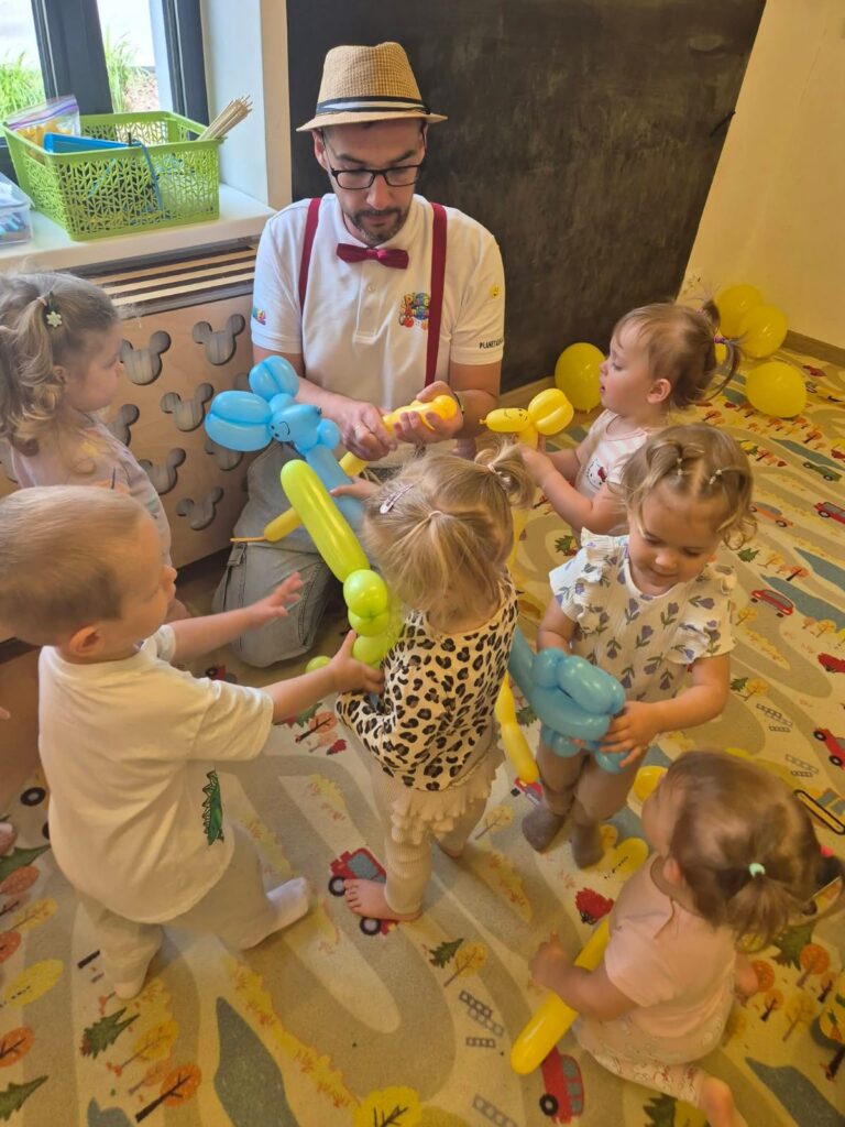 animacje dla dzieci w żłobku - modelowanie balonów